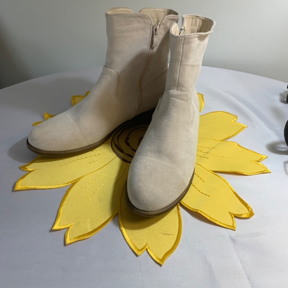 Tulipano side zip boot suede low heel size 9 cream - Picture 5 of 7